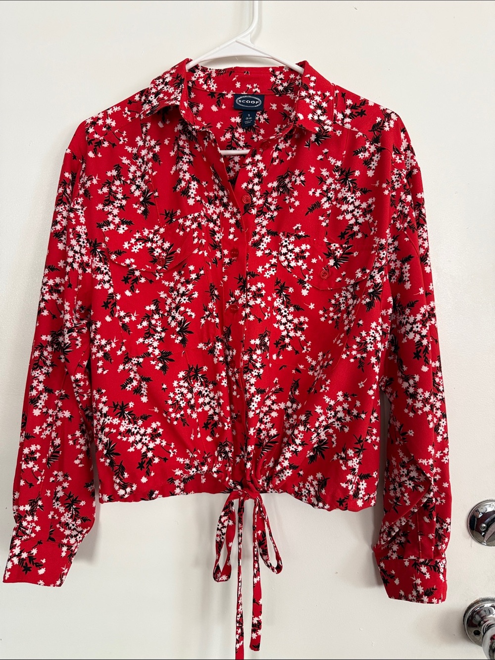 SCOOP Red Floral Tie-Front Button-Down Shirt